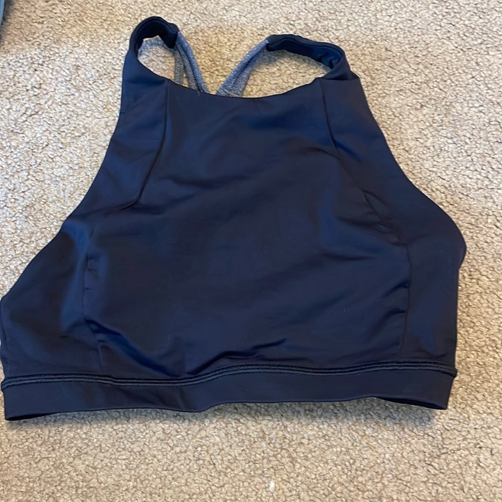 Lululemon Free To Be Serene Bra *High Neck
Black size 4